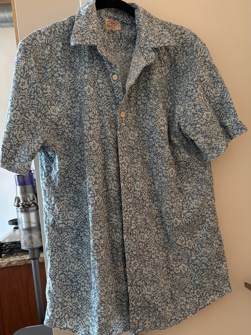 Men's Faherty Blue and White Short-Sleeve Button-Down Shirt - small